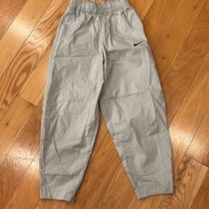 Nike Sportswear Essential Women’s High-Rise Curve Pants Size XS Grey Haze